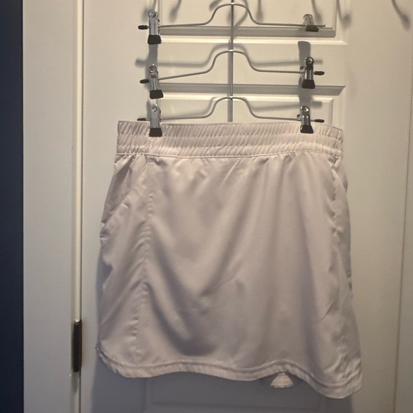 Columbia Women's Mini Skirt in Light Gray - Picture 1 of 2